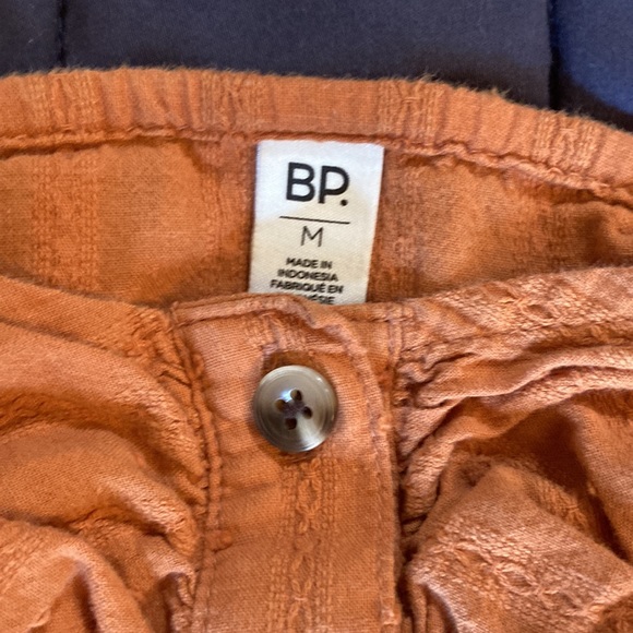 Puff Sleeve Button Up Crop Top - Picture 2 of 3